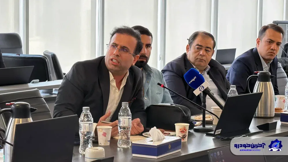 واردات خودرو جرم نیست؛ تصمیمات داخلی از تحریم های خارجی خطرناک تر هستند
