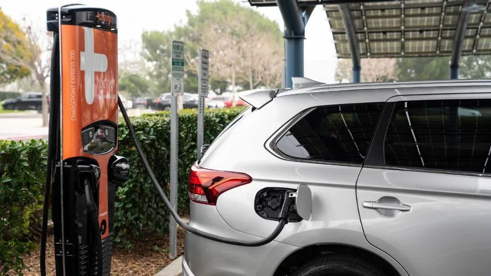 میتسوبیشی اوتلندر PHEV مدل 2021