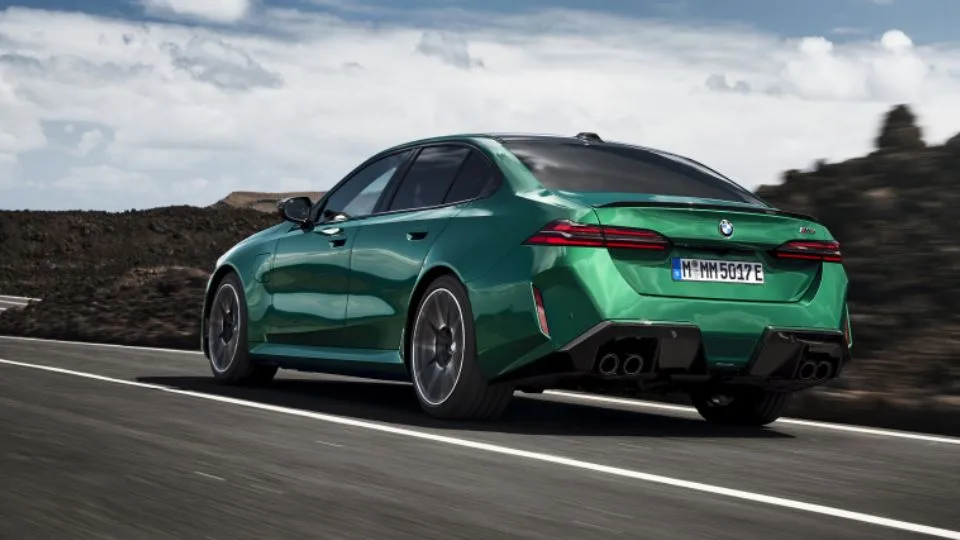 2025 بامو M5