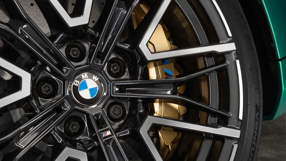 2025 بامو M5