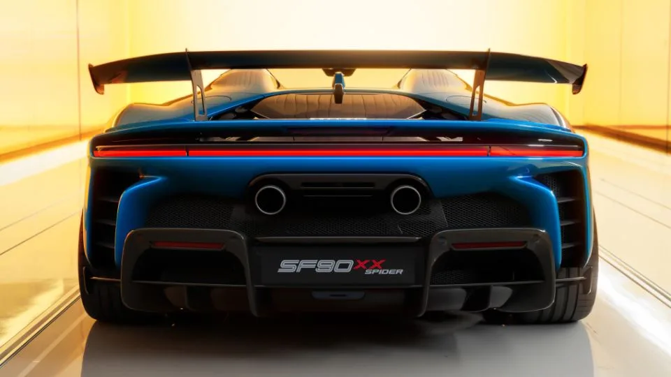 فراری SF90 XX