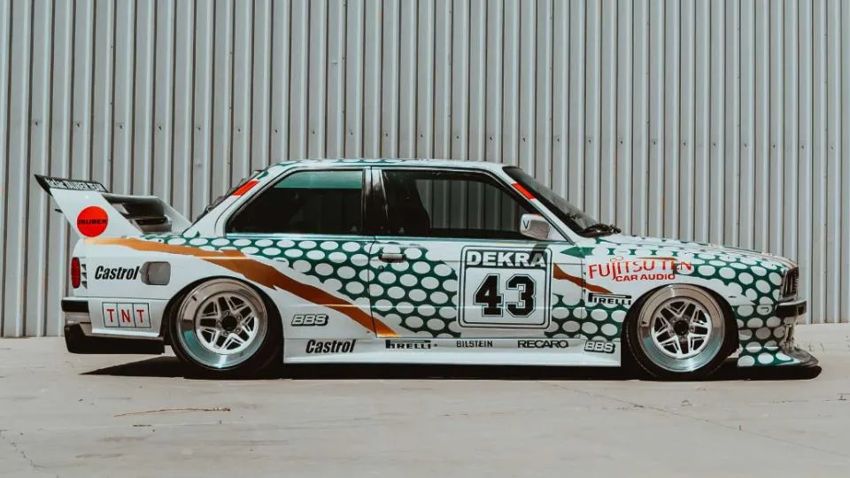 بازسازی بامو E30 M3