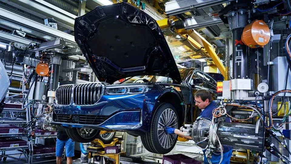 بامو M760i xDrive