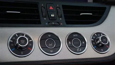 امکانات ب ام و Z4 نسخه sDrive 28 مدل 2014