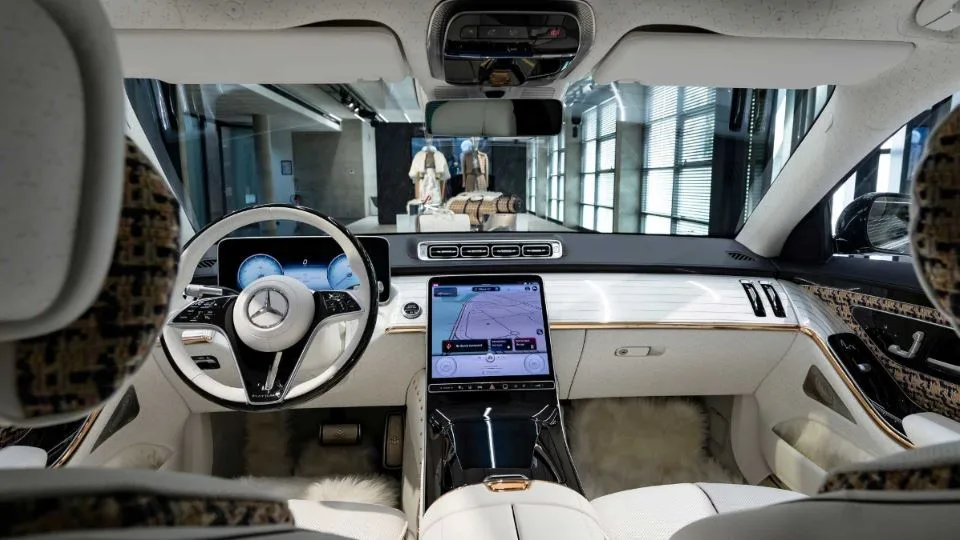 مرسدس میباخ Haute Voiture نمایشی از لوکسترین S کلاس