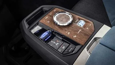 نسل هشتم سامانه iDrive بامو