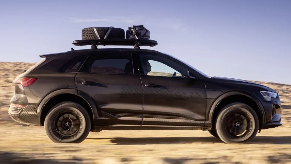 آئودی Q8 ETron ادیشن داکار