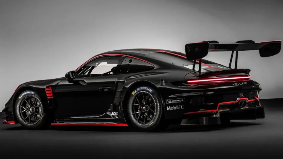 ماشین مسابقه ای پورشه 911 GT3 R
