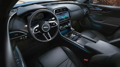 کابین جگوار XE مدل 2020
