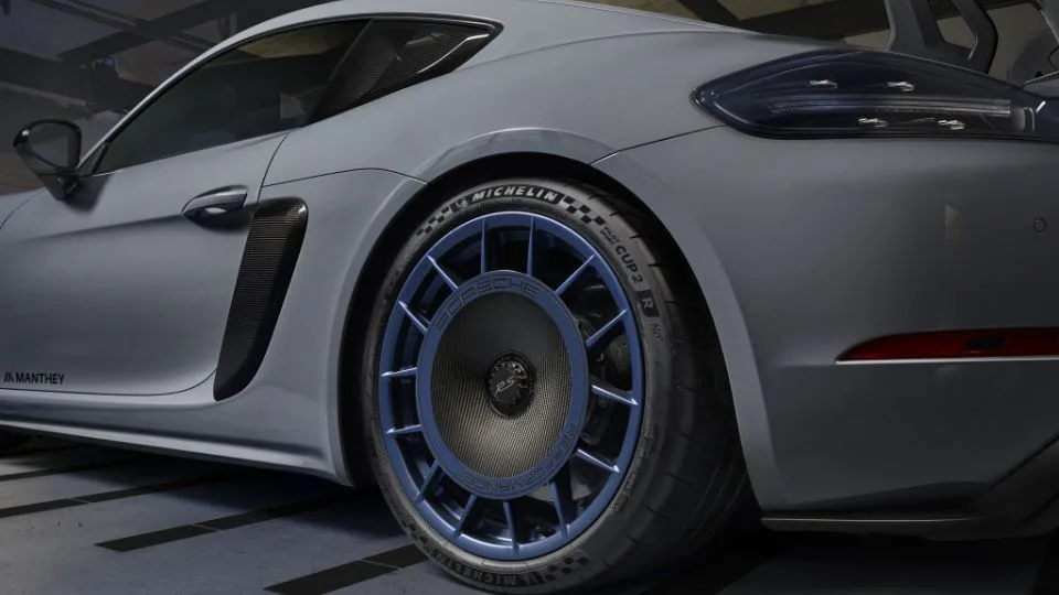 پورشه 718 کیمن GT4 RS با کیت منتی