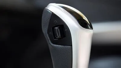 دسته دنده طراحی نمای جلو سانگیانگ تیوولی