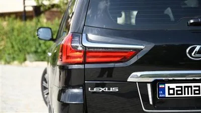 طراحی چراغهای عقب لکسوس LX570