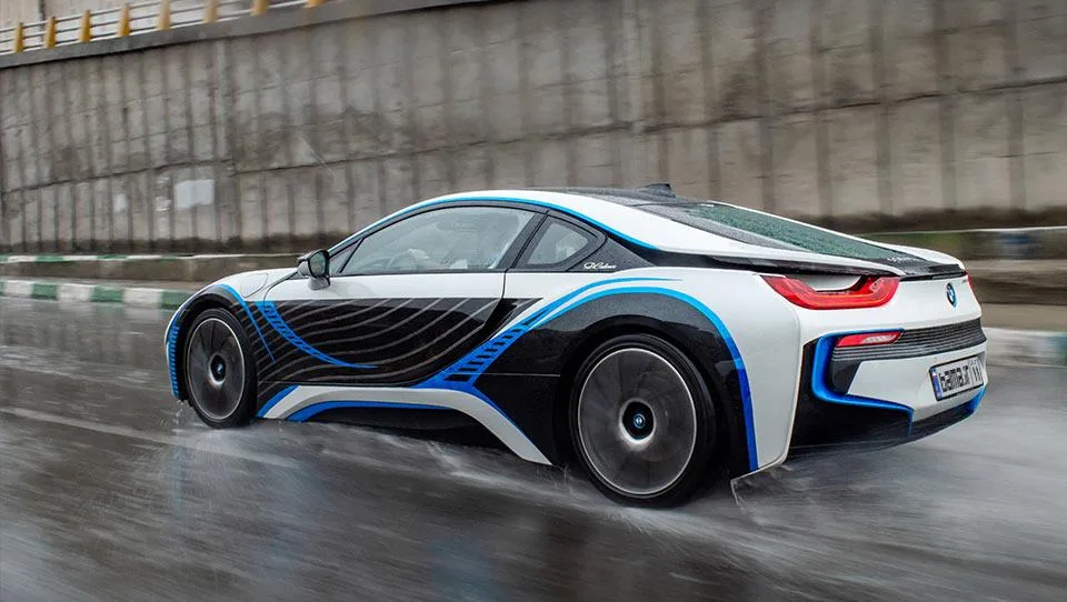 تجربه رانندگی بامو i8