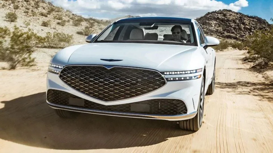 جنسیس G90 خودروی برتر موتور ترند 2023