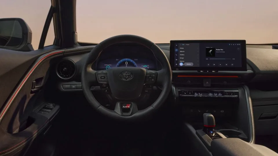 تویوتا C-HR مدل 2024