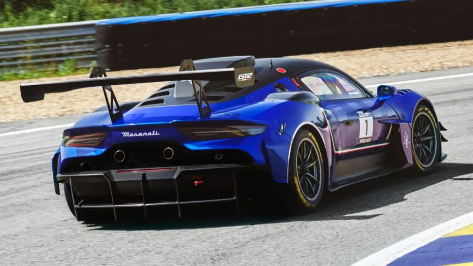 مازراتی MC20 GT2
