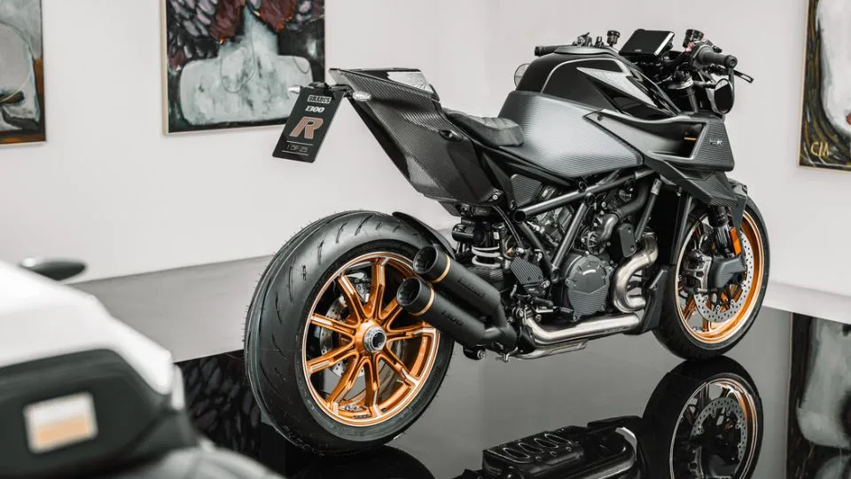 کیتیام برابوس 1300R مستر پیس ادیشن