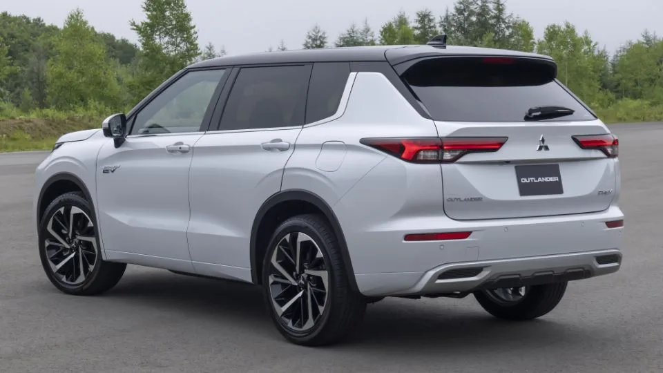 میتسوبیشی اوتلندر PHEV