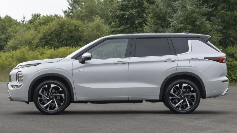 میتسوبیشی اوتلندر PHEV