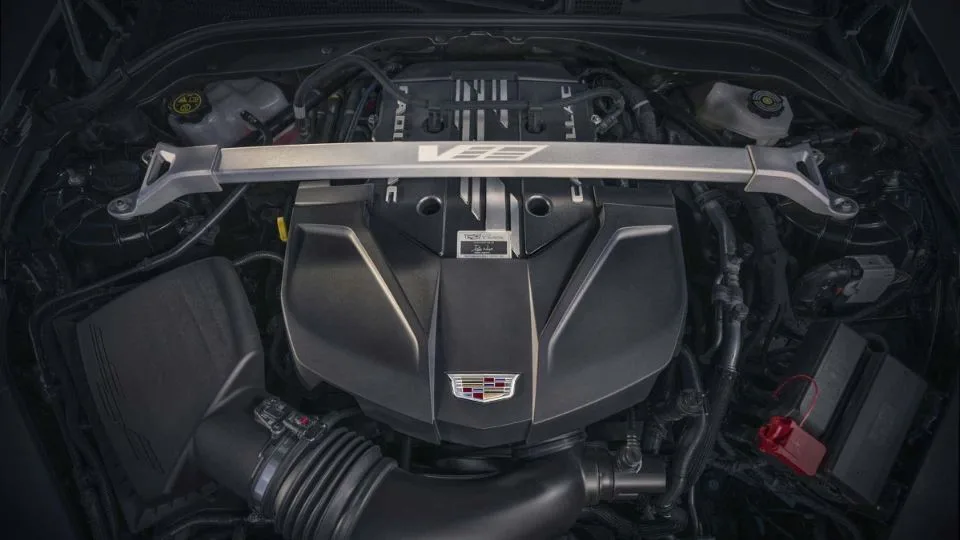 2025 کادیلاک CT5V بلک وینگ
