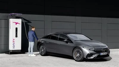 مرسدس بنز EQA AMG در حال شارژ باتری