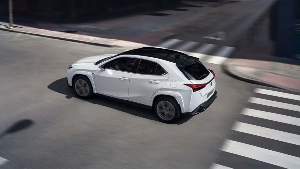 2025 لکسوس UX300h
