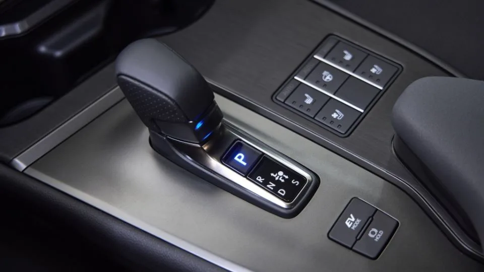 2025 لکسوس UX300h