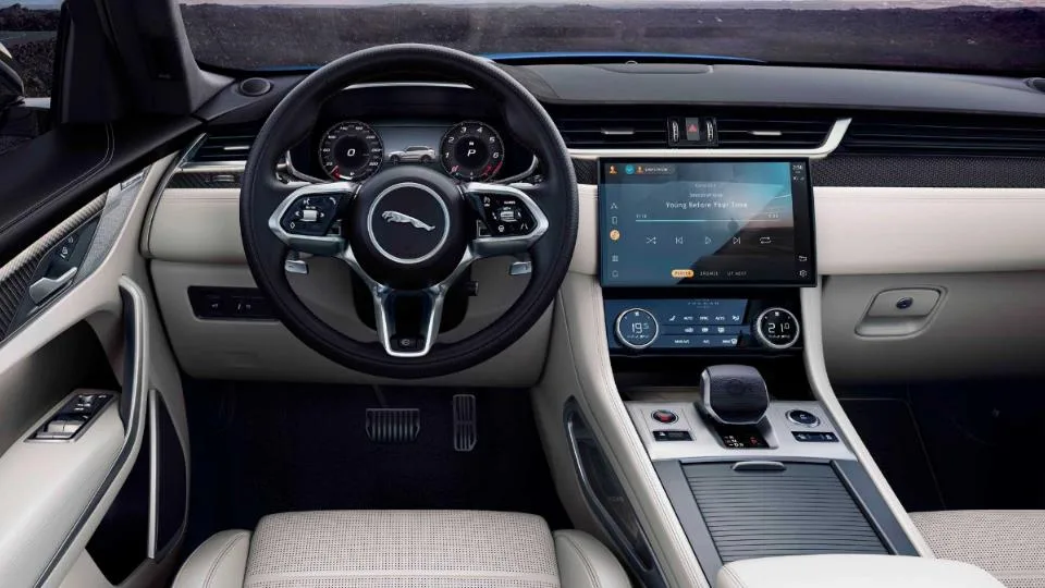 کابین جگوار F-Pace سری SVR مدل 2021