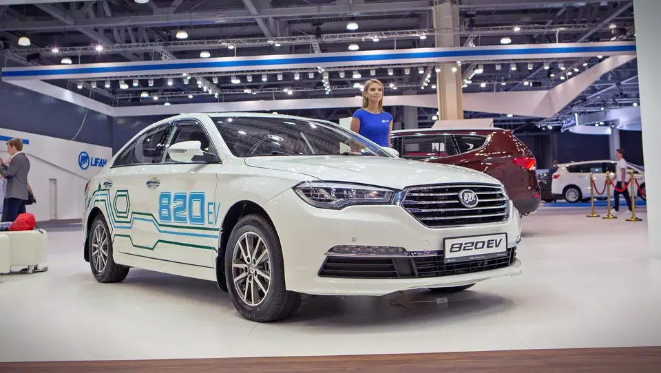 11 - لیفان 820EV