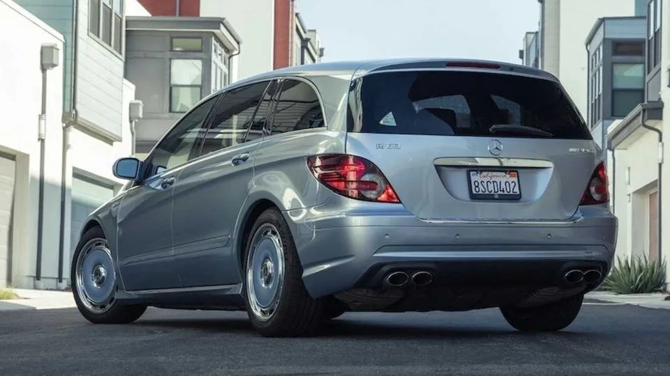 مرسدس بنز R63 AMG