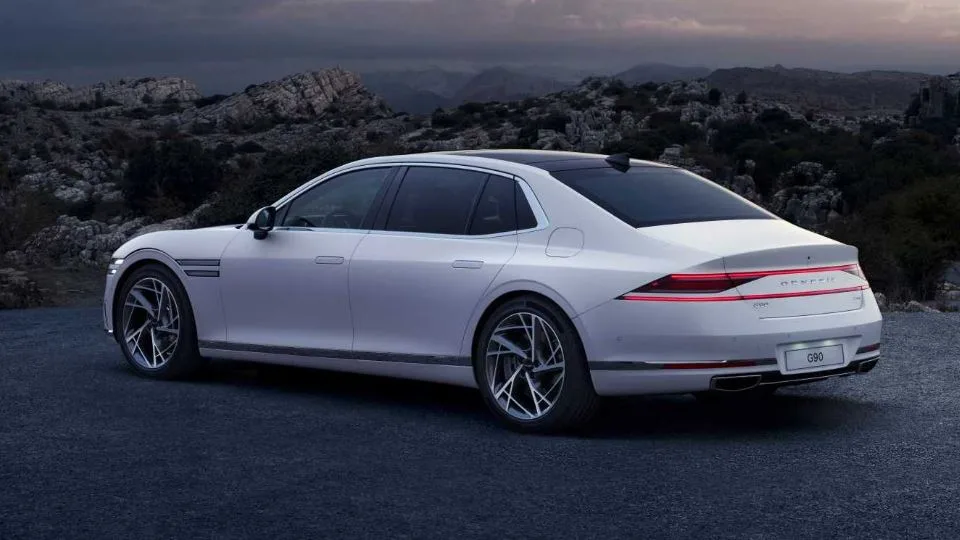 جنسیس G90