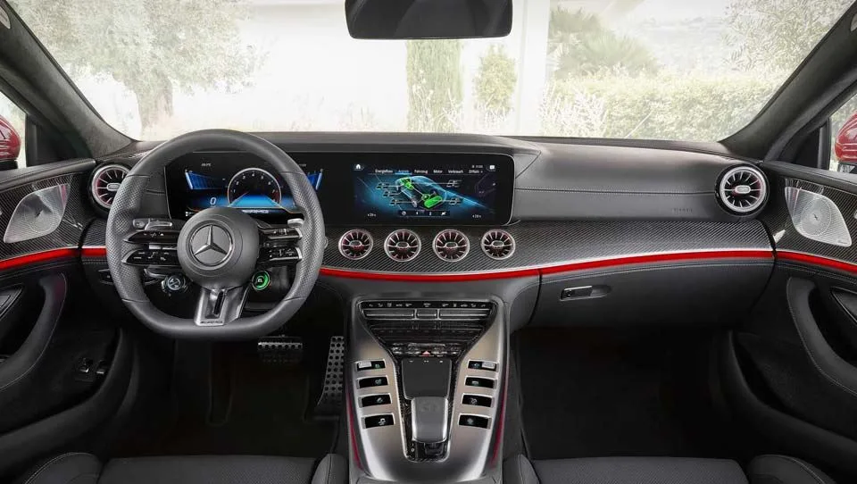 کابین مرسدس-آامگ GT 63S E Performance