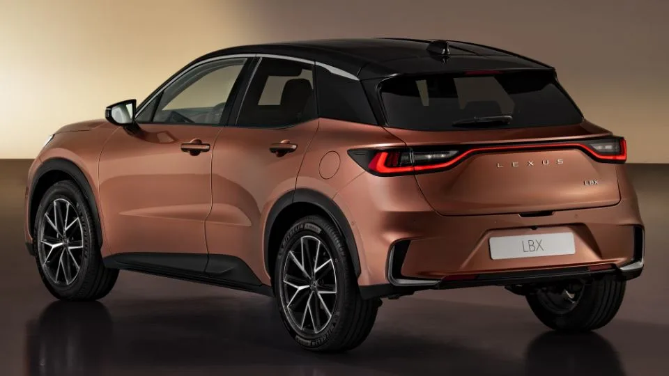 2024 لکسوس LBX