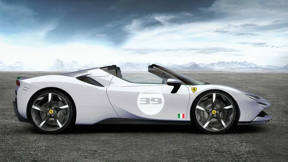 فراری SF90 اسپاید نسخه Bianco Courmayeur