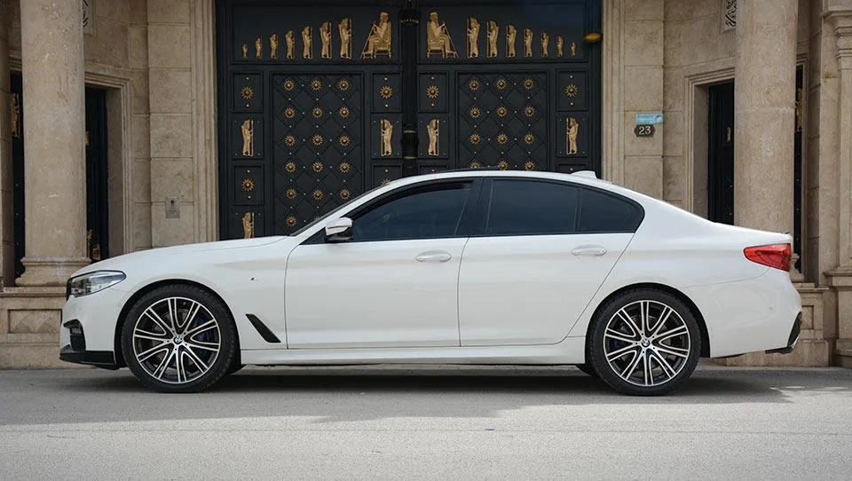 طراحی نمای کنار بامو 530i سری G30