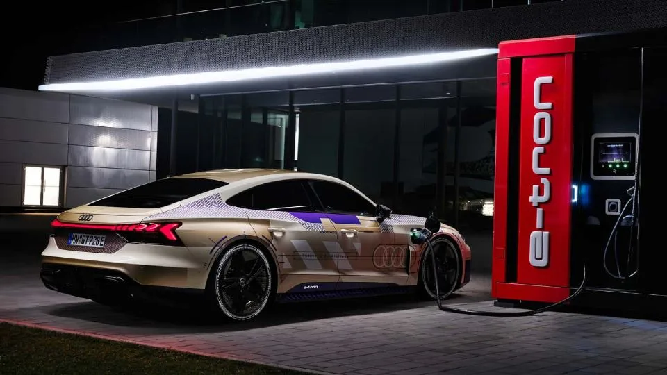 معرفی آئودی RS E-Tron GT پرفورمنس 2025