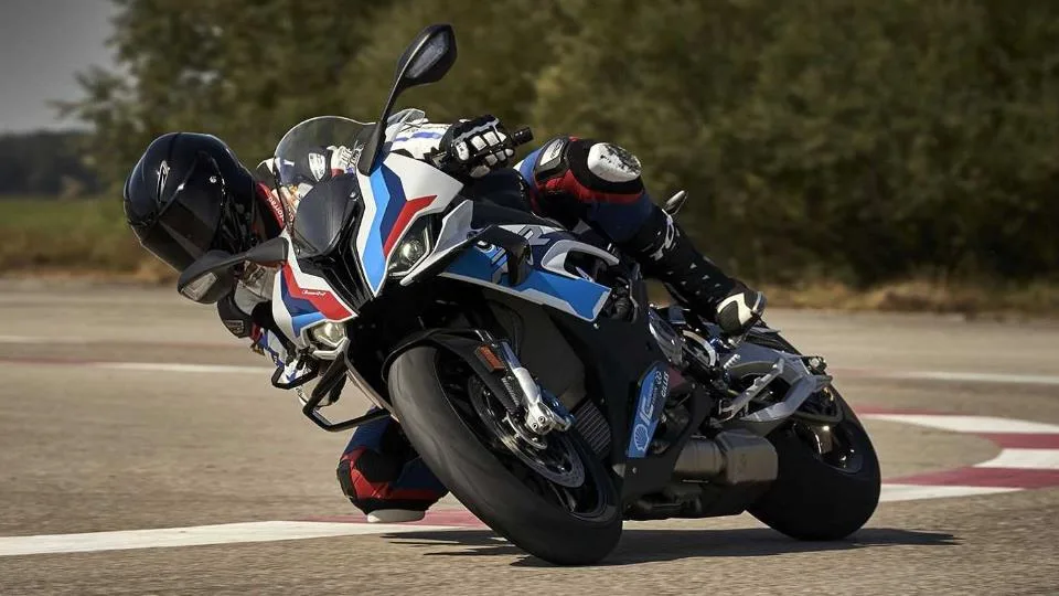 نسخه M از ب‌ام‌و 1000RR