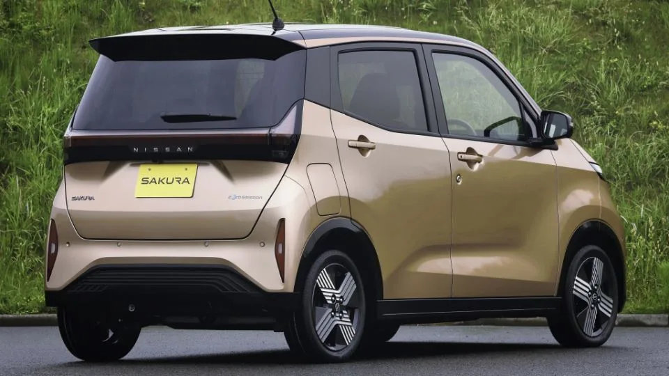 نیسان ساکورا Nissan Sakura