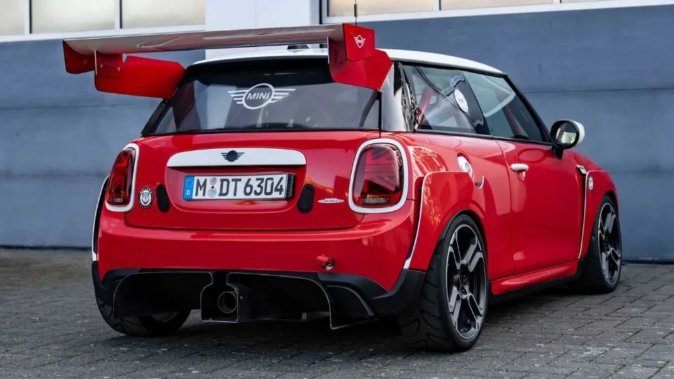 بازگشت مینی به مسابقات استقامات - Mini John Cooper Works by Bulldog Racing