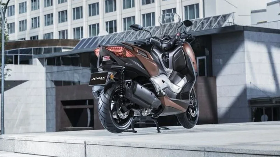Yamaha XMAX 250 Review