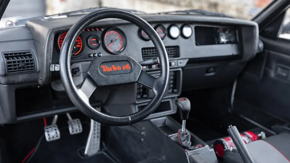 حراج یک دستگاه پژو 205 Turbo 16