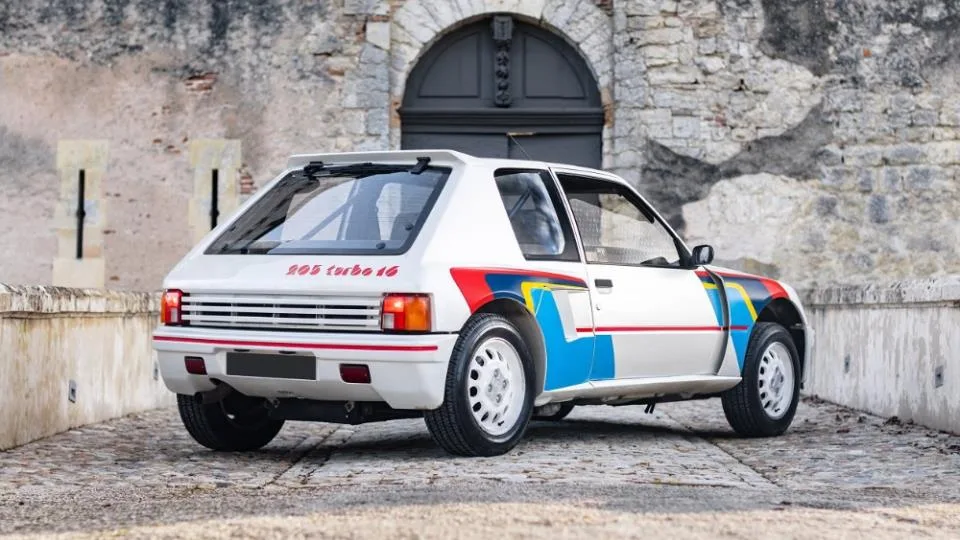 حراج یک دستگاه پژو 205 Turbo 16