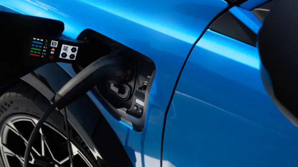 هاچ بک برقی آلپاین A290
