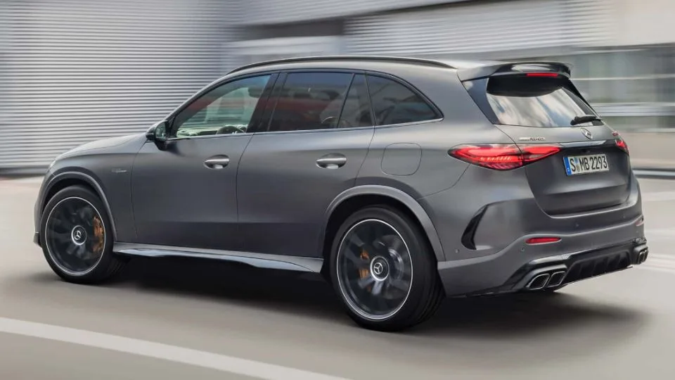 مرسدس - آامگ GLC63 S E پرفورمنس