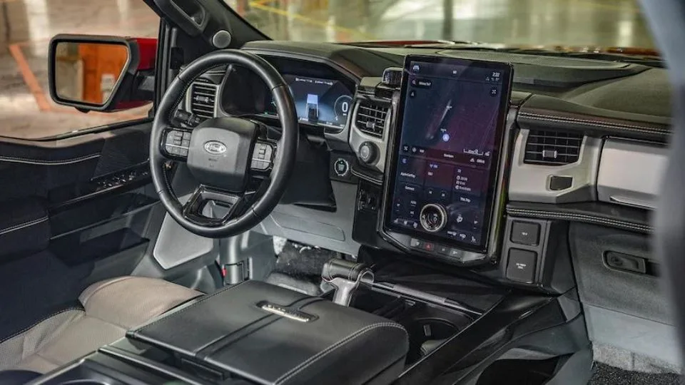 کابین فورد F-150 لایتنینگ
