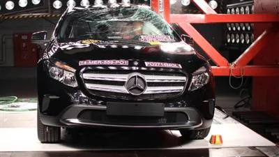 تست تصادف مرسدسبنز GLA