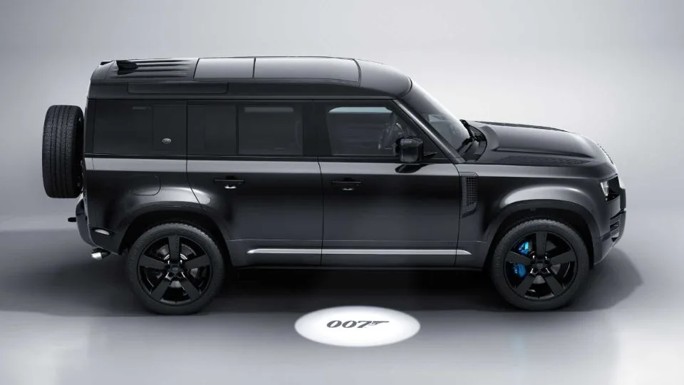 لندرور دیفندر V8 باند ادیشن