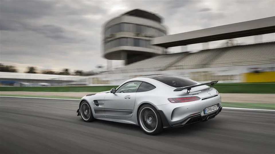 نمای عقب مرسدس AMG GT R PRO