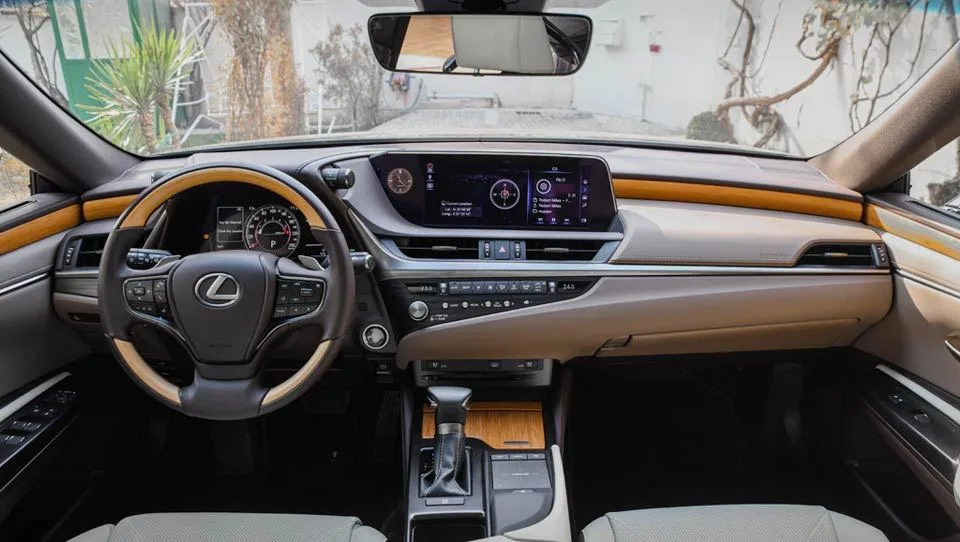 کابین لکسوس ES350 مدل 2021