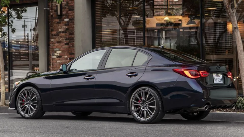 اینفینیتی Q50 نسخه Black Opal